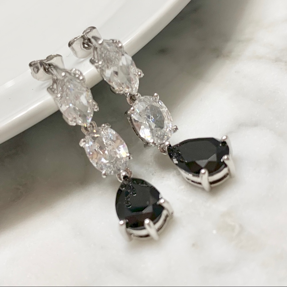 💎3/$30💎 CZ Crystal Drop Earrings NWT